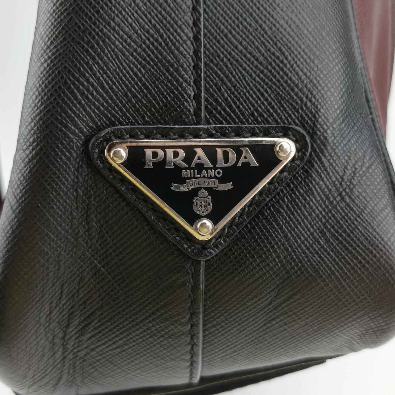Bicolor BriefcaseMaroonxBlackSAFFIANO LeatherVS305M64バイカラーブリーフケースマルーン×ブラックサフィアーノレザーVS305M64
