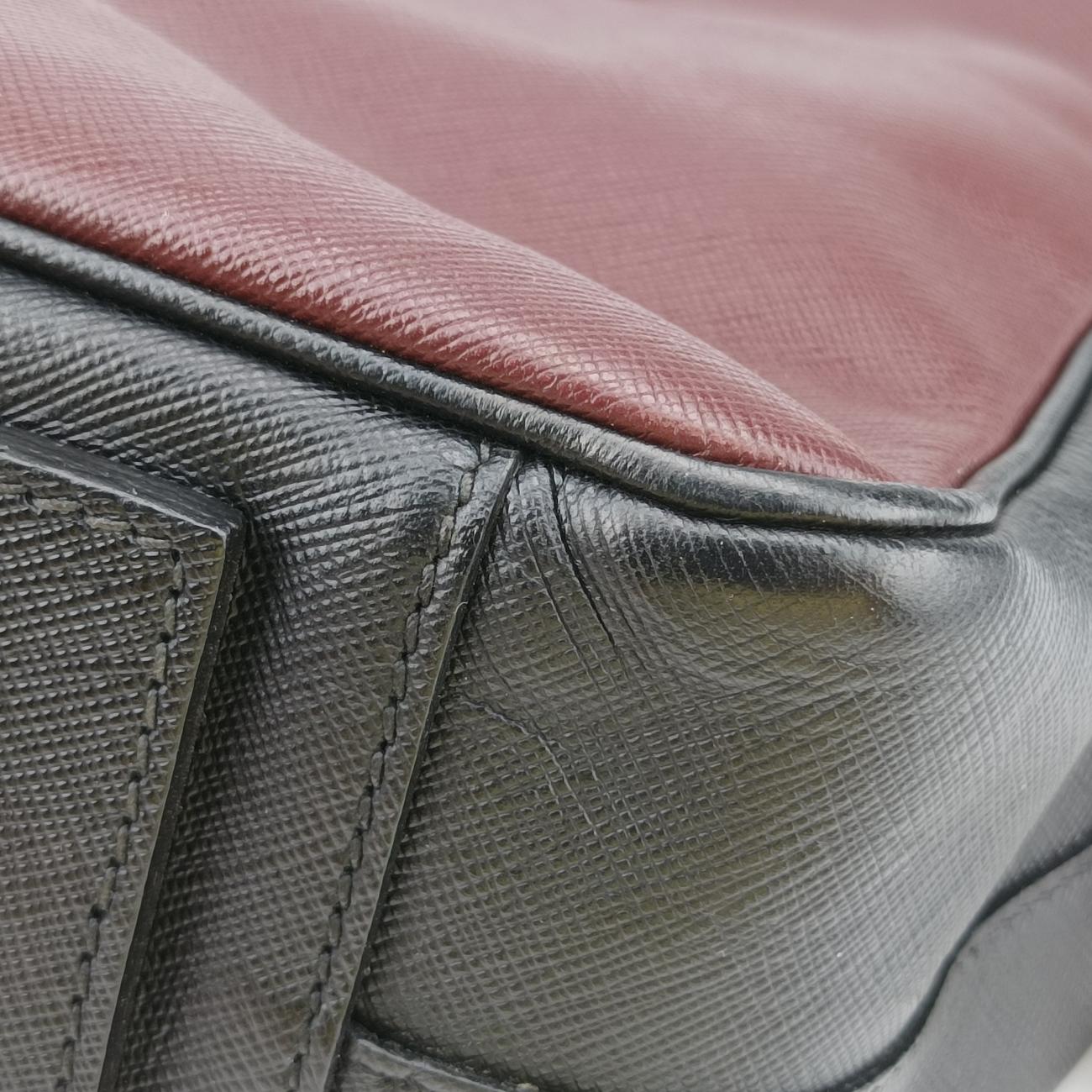 Bicolor BriefcaseMaroonxBlackSAFFIANO LeatherVS305M64バイカラーブリーフケースマルーン×ブラックサフィアーノレザーVS305M64