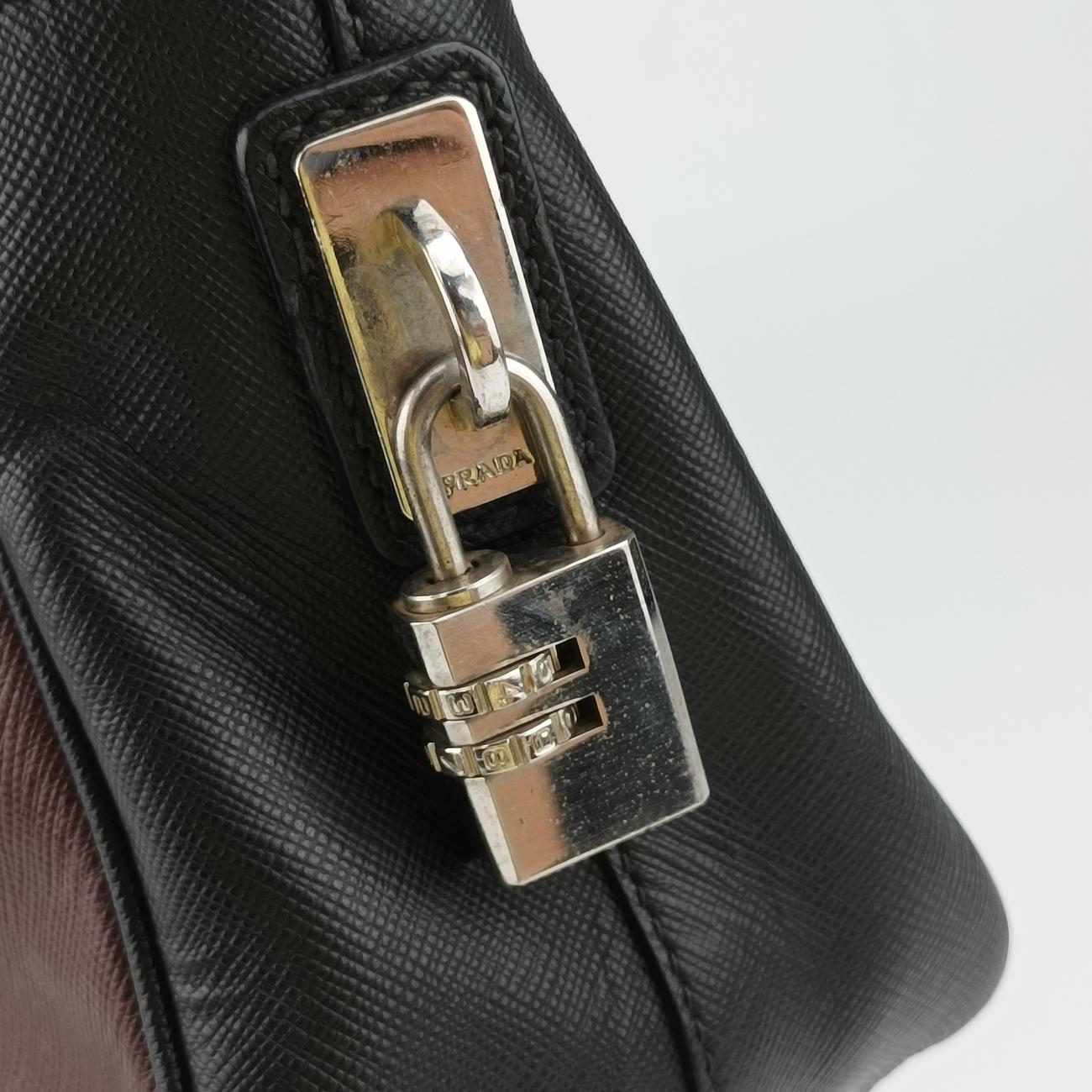 Bicolor BriefcaseMaroonxBlackSAFFIANO LeatherVS305M64バイカラーブリーフケースマルーン×ブラックサフィアーノレザーVS305M64
