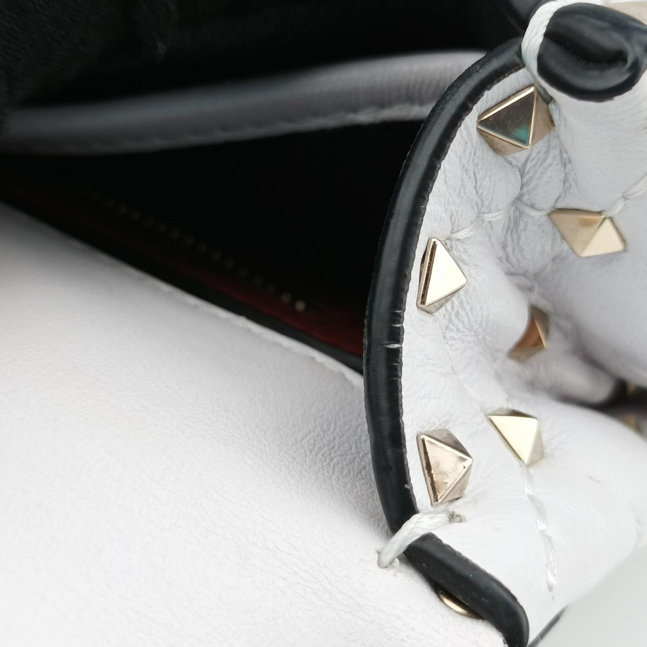 Rockstud SPIKE UPWhite x BlackleatherBL-Q122XQC2ロックスタッズスパイクホワイト×ブラックレザーBL-Q122XQC2