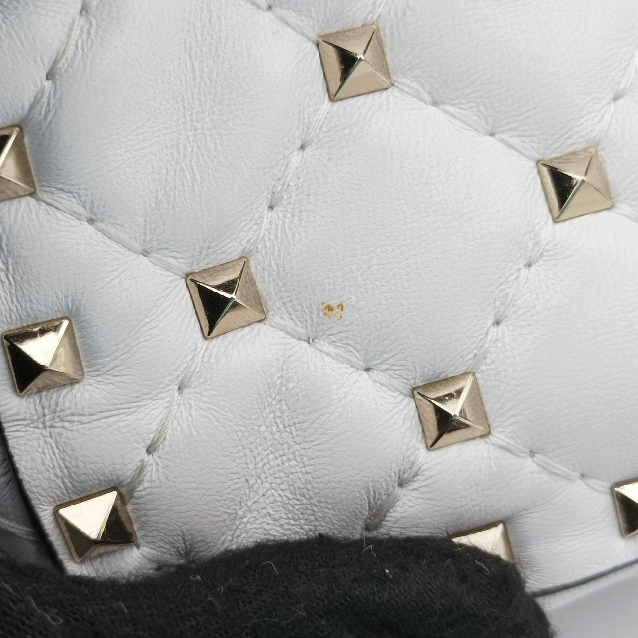 Rockstud SPIKE UPWhite x BlackleatherBL-Q122XQC2ロックスタッズスパイクホワイト×ブラックレザーBL-Q122XQC2