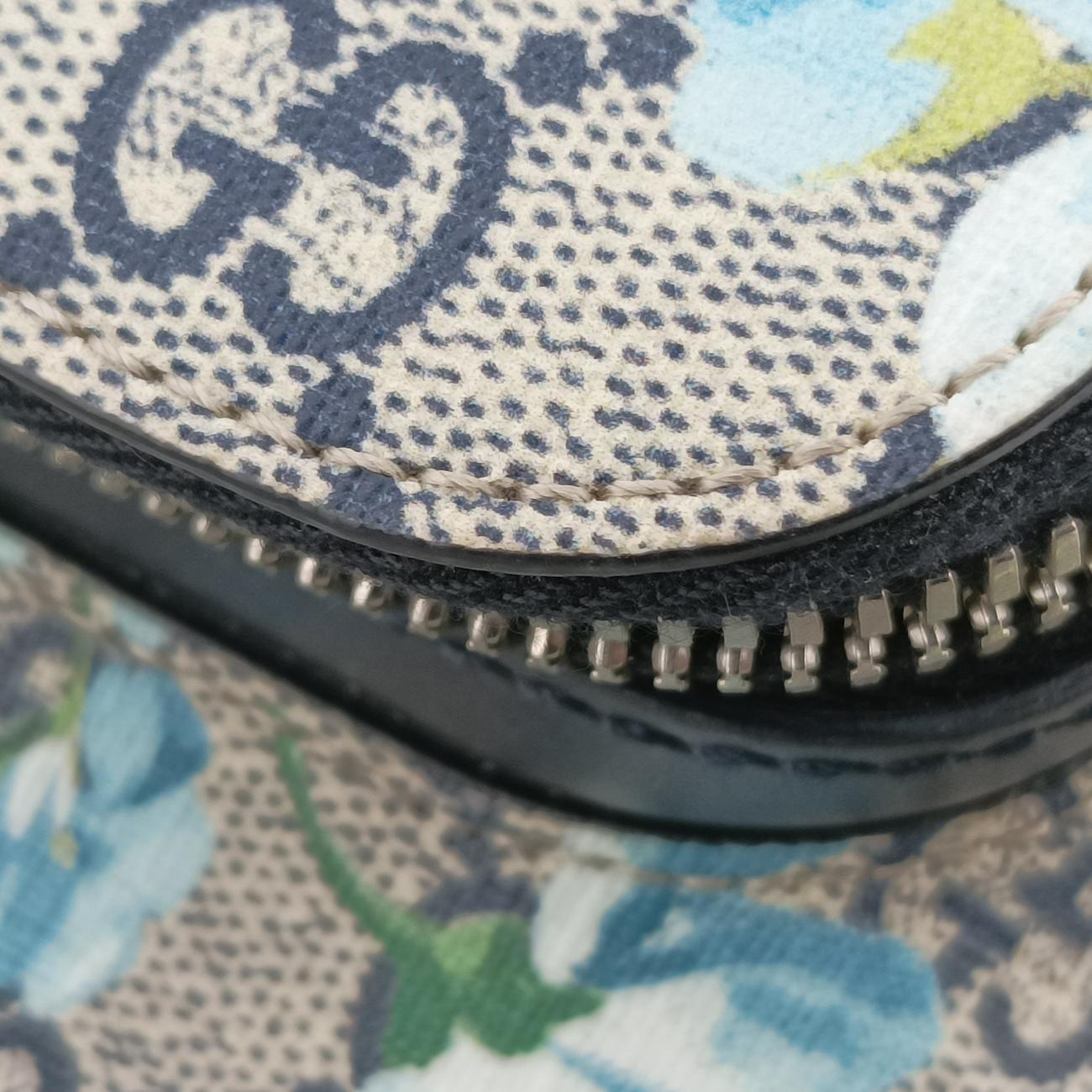 GG BloomsBeige x Navy x MulticolorPVC coated canvas546327G028482487GGブルームスベージュ×ネイビー×マルチカラーPVCコーティングキャンバス546327G028482487