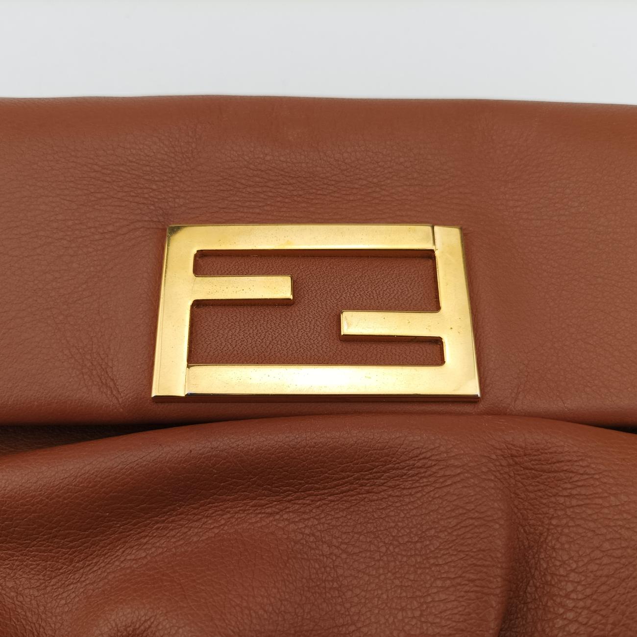 Fendista PochettebrownLeather8M02768M0276-ANG-128-2566フェンディスタ ポシェットブラウンレザー8M02768M0276-ANG-128-2566
