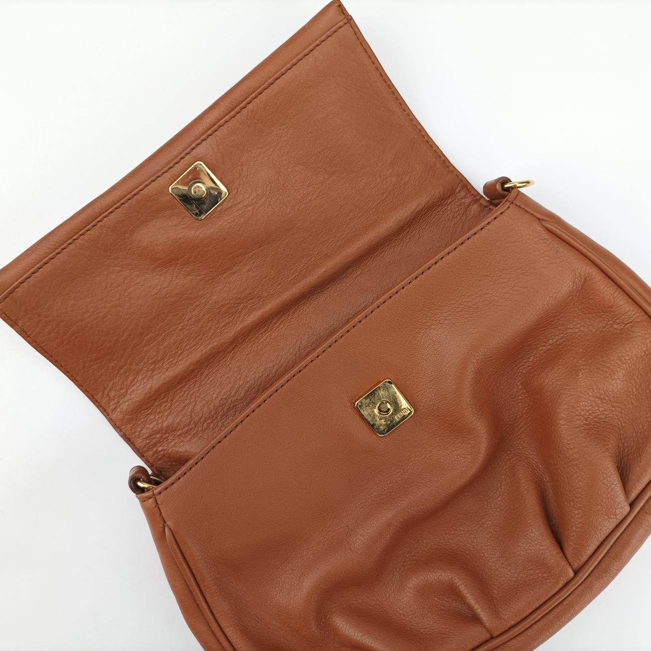 Fendista PochettebrownLeather8M02768M0276-ANG-128-2566フェンディスタ ポシェットブラウンレザー8M02768M0276-ANG-128-2566