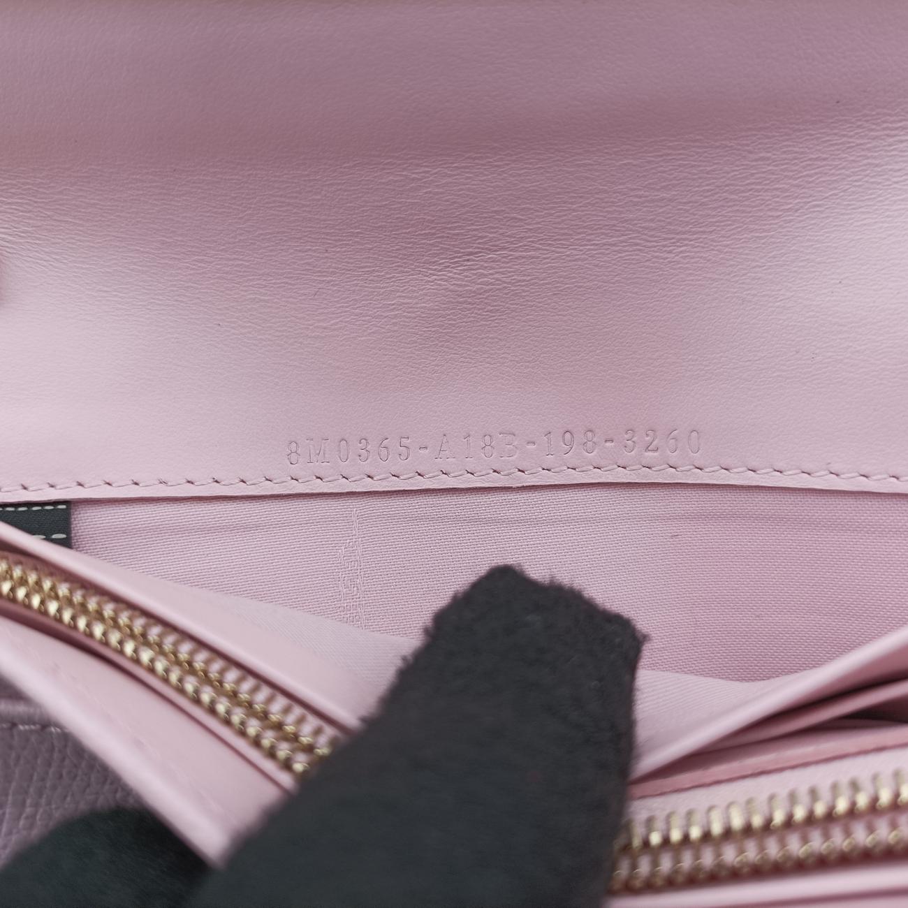F is FendiPinkLeather8M03658M0365-A18B-198-3260F is Fendiピンクレザー8M03658M0365-A18B-198-3260