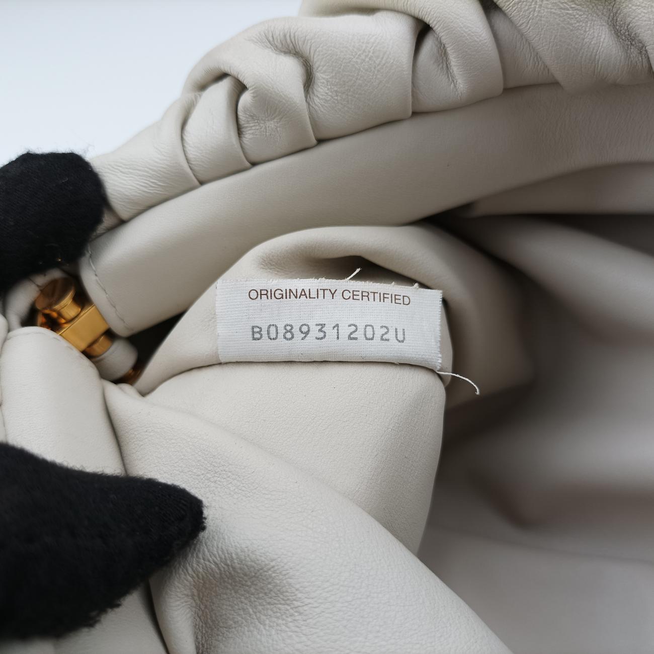 THE Chain PouchWhitelambskinB08931202Uザ チェーン ポーチホワイトラムスキンB08931202U