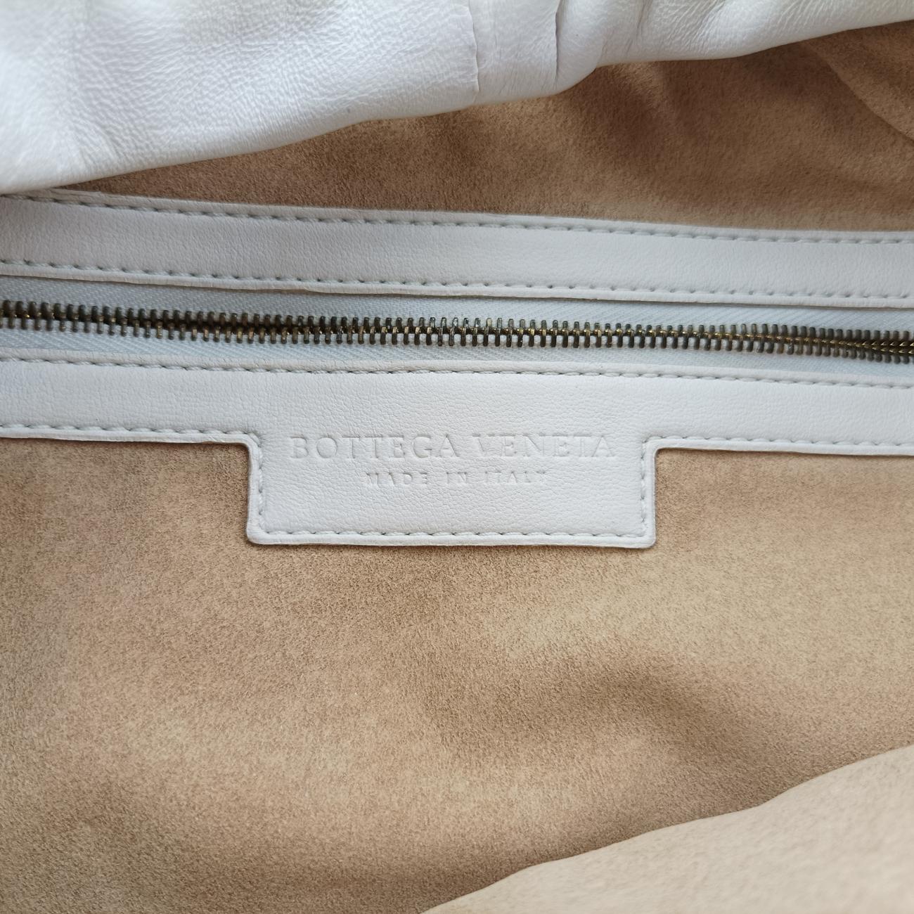 Intrecciato Flower HoboWhiteLambskin 115654 VACG1 9082イントレチャート 花柄ホワイトラムスキン115654 VACG1 9082