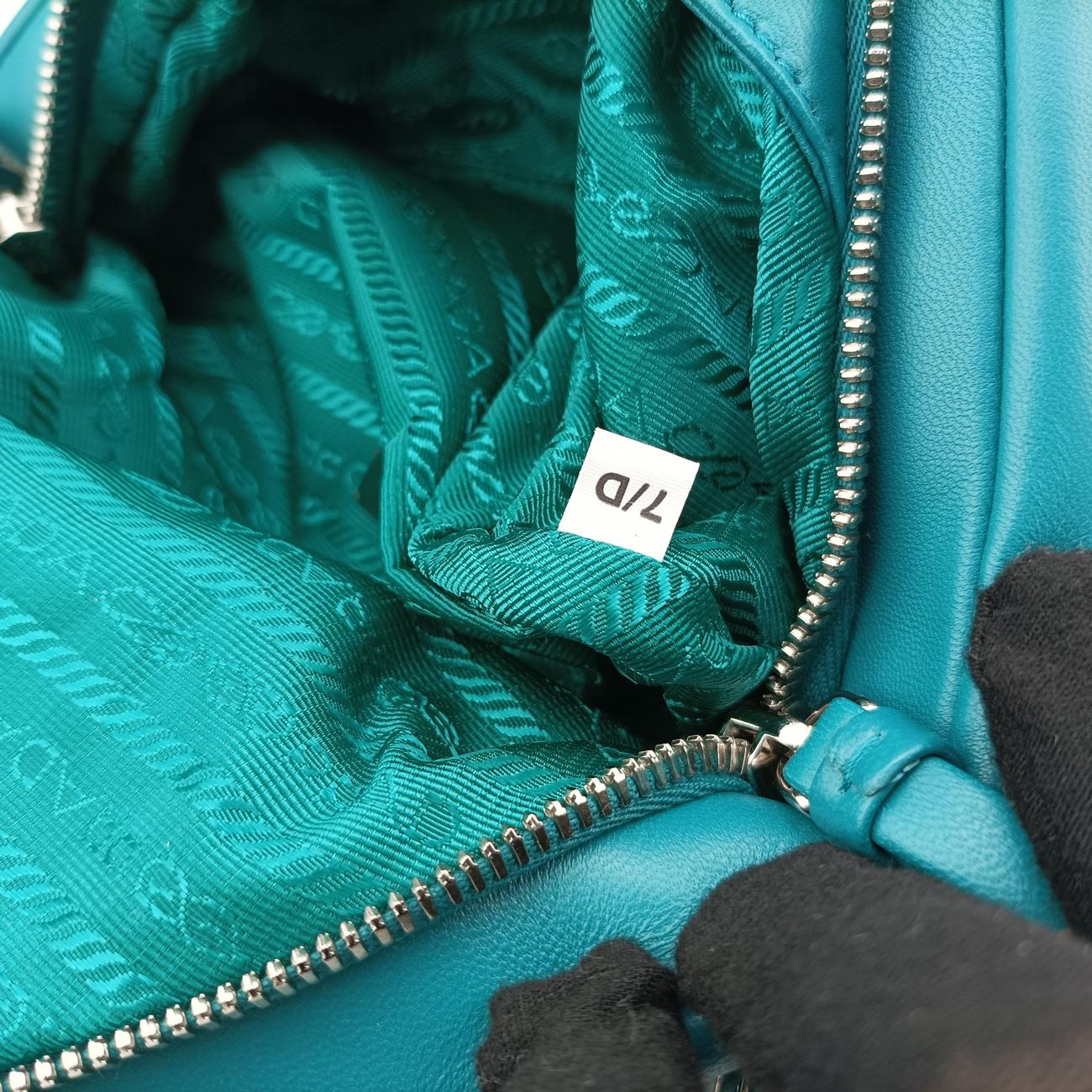 Padded Nappa triangleGreenlambskin1BA3157/Dパデッド ナッパ トライアングルグリーンラムスキン1BA3157/D