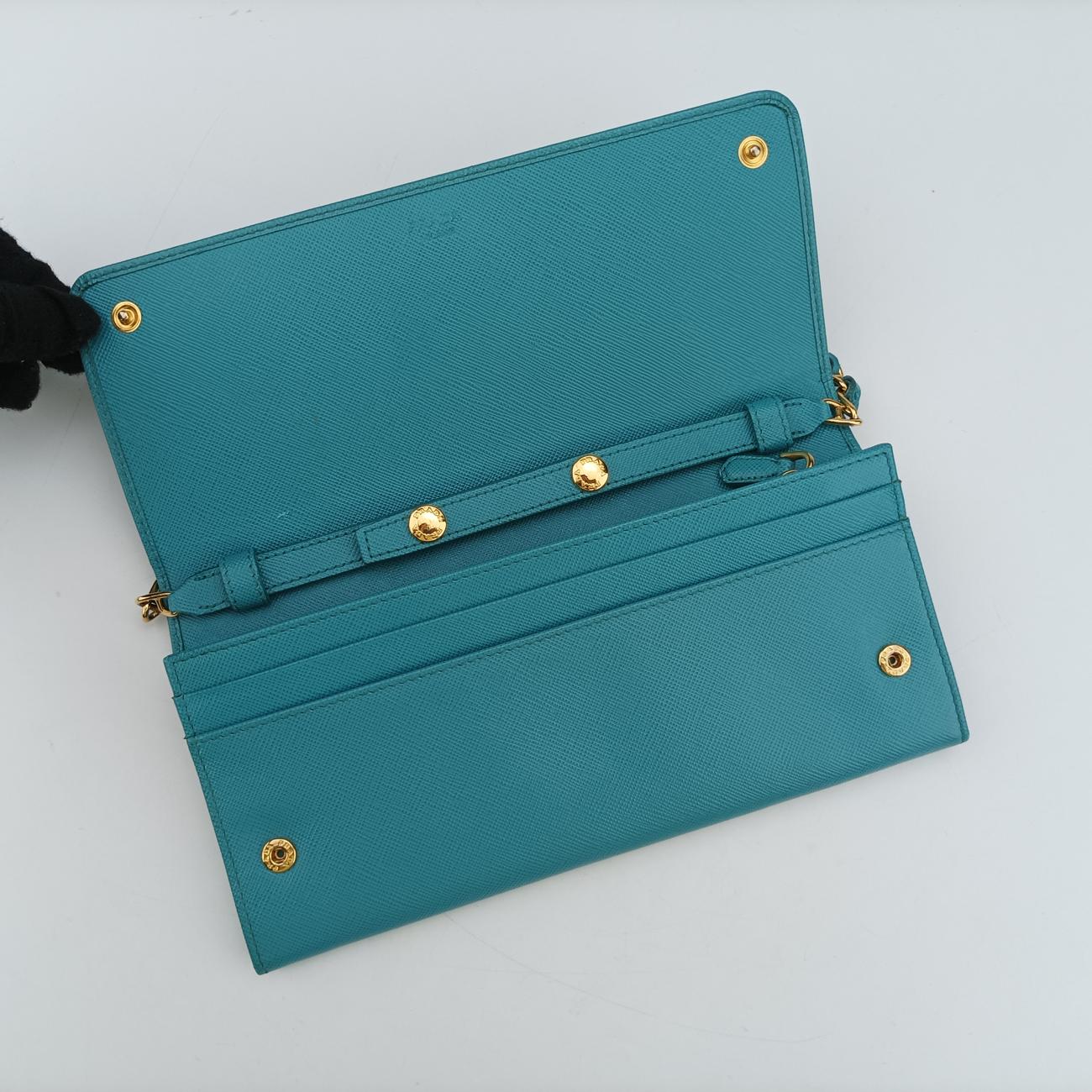 Metal Wallet on Chain Cornflower ClutchBlueSaffiano Leather1MT290181メタル ウォレット オン チェーン コーンフラワー クラッチブルーサフィアーノレザー1MT290181