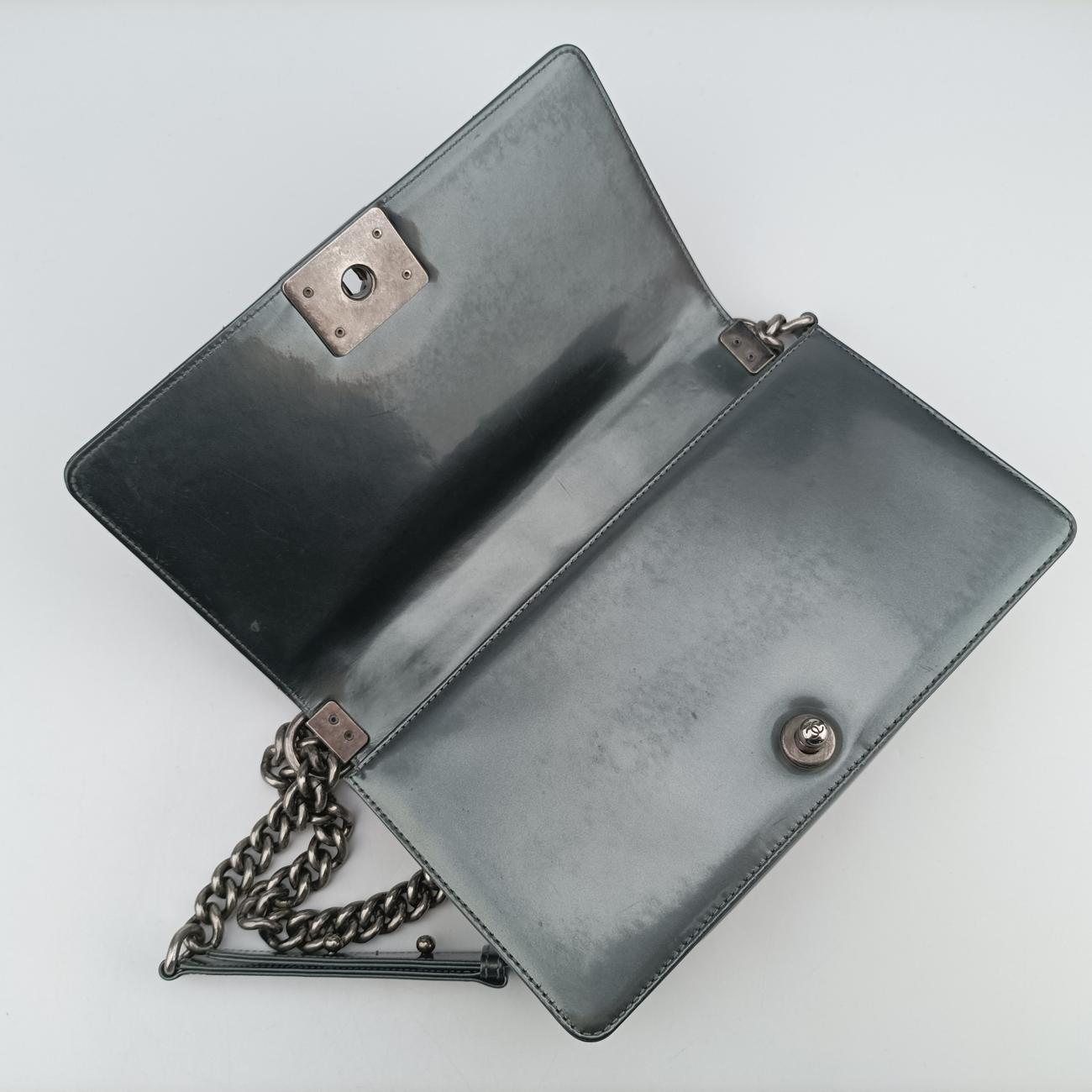 BOY CHANELSilverEnamelA6701816562047ボーイシャネルシルバーエナメルA6701816562047
