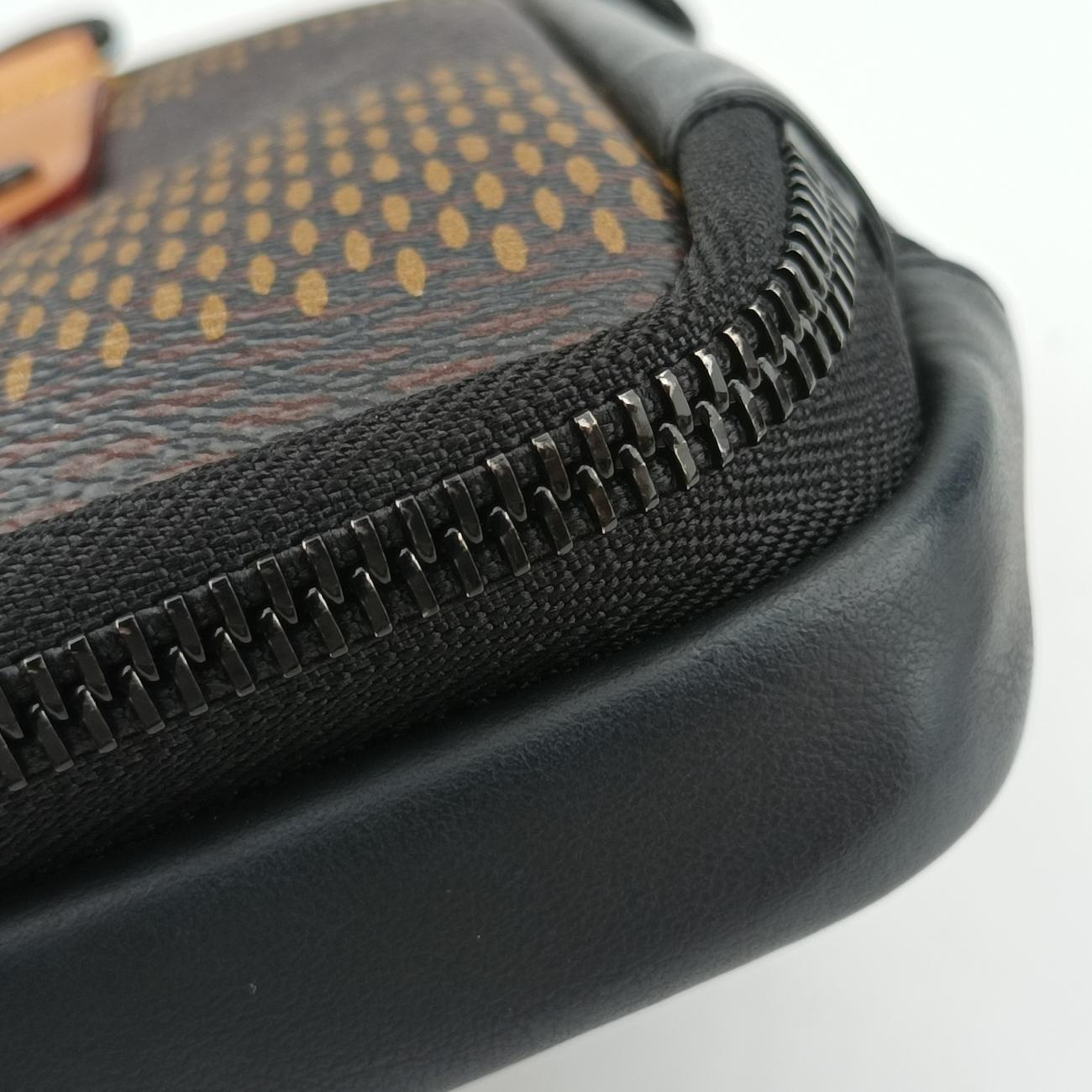 NIGO collaboration Double phone pouchEBENEDamier GiantN40377ICチップ TR4220NIGOコラボ ダブルフォンポーチエベヌダミエ ジャイアントN40377ICチップ TR4220