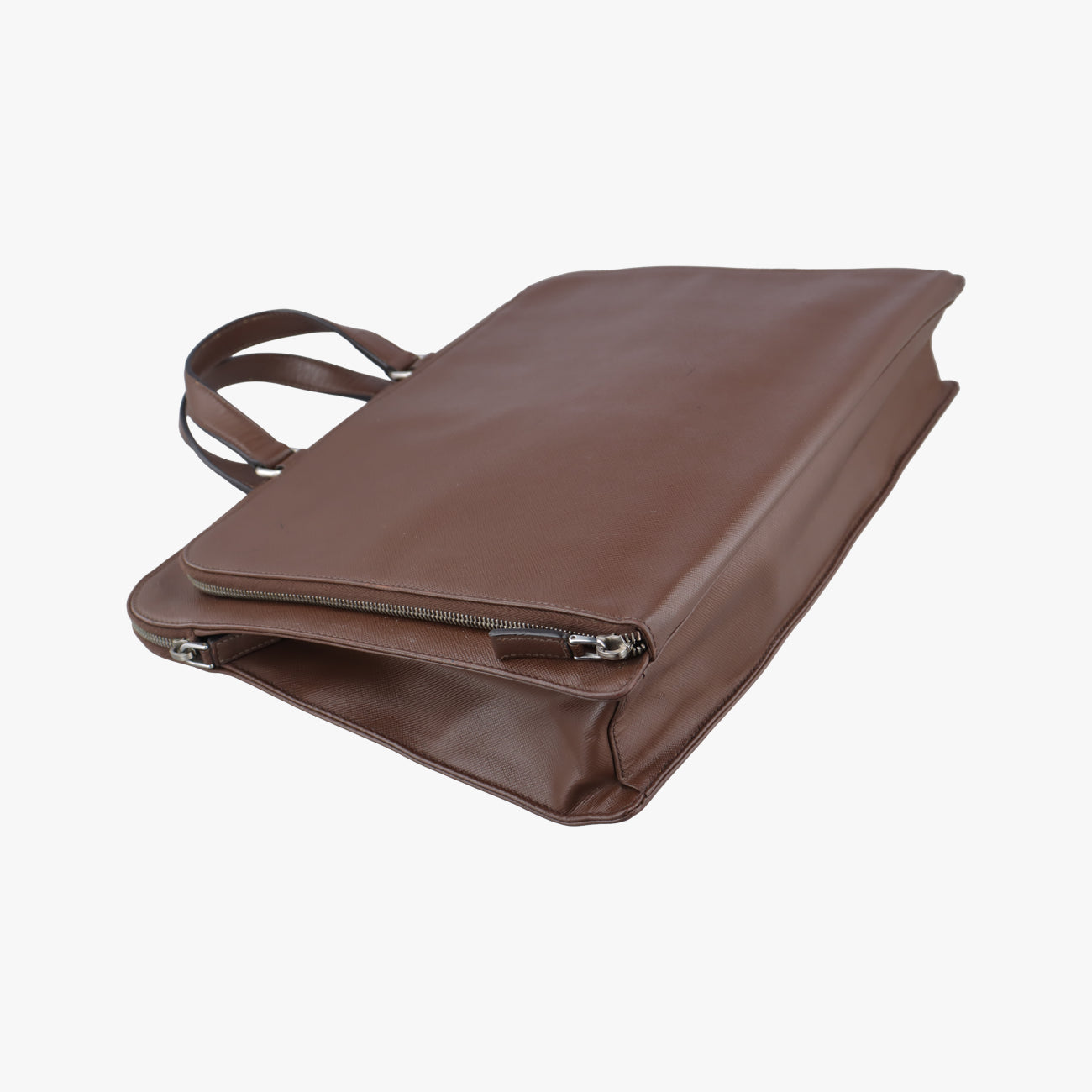 Triangle Logo PlateBrownSaffiano Leather178589164三角 ロゴ プレートブラウンサフィアーノレザー178589164