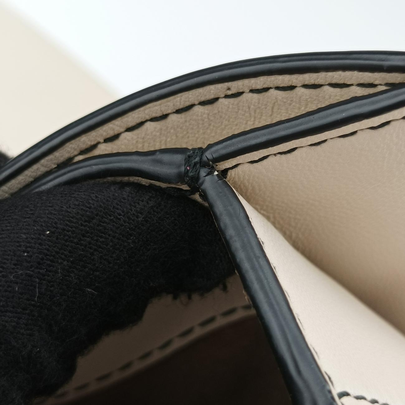 IntrecciatoBrown x White x BeigeLeatherB06323601Pイントレチャートブラウン×ホワイト×ベージュレザーB06323601P