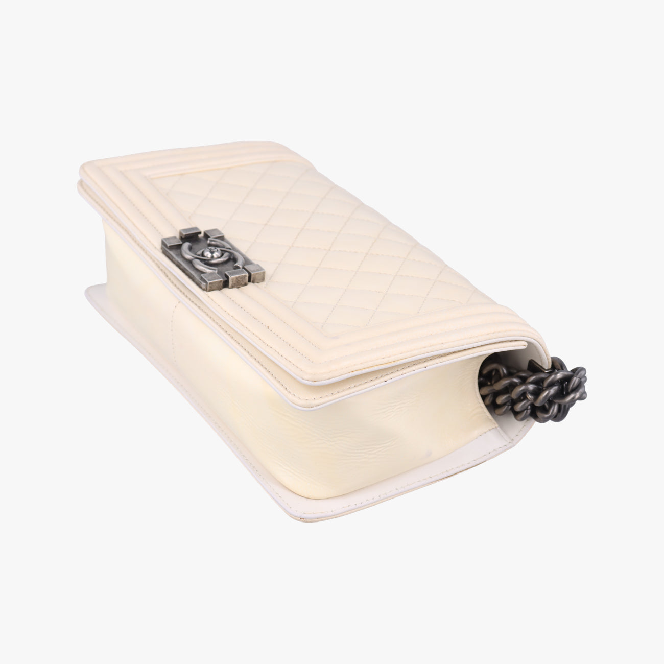 BOY CHANELbeigeLeatherA6708619476226ボーイシャネルベージュレザーA6708619476226