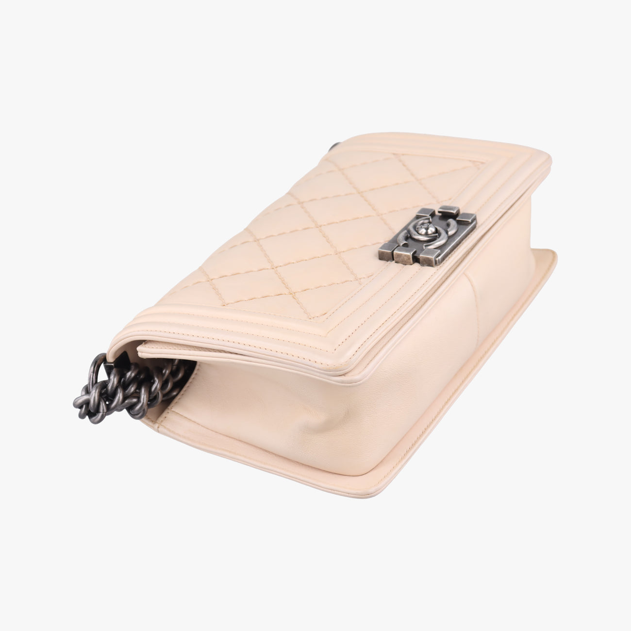 BOY CHANELbeigeLeatherA6671319010495ボーイシャネルベージュレザーA6671319010495