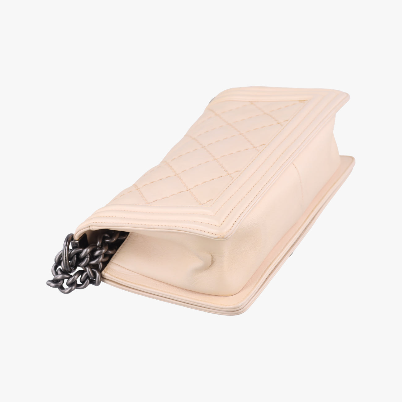 BOY CHANELbeigeLeatherA6671319010495ボーイシャネルベージュレザーA6671319010495