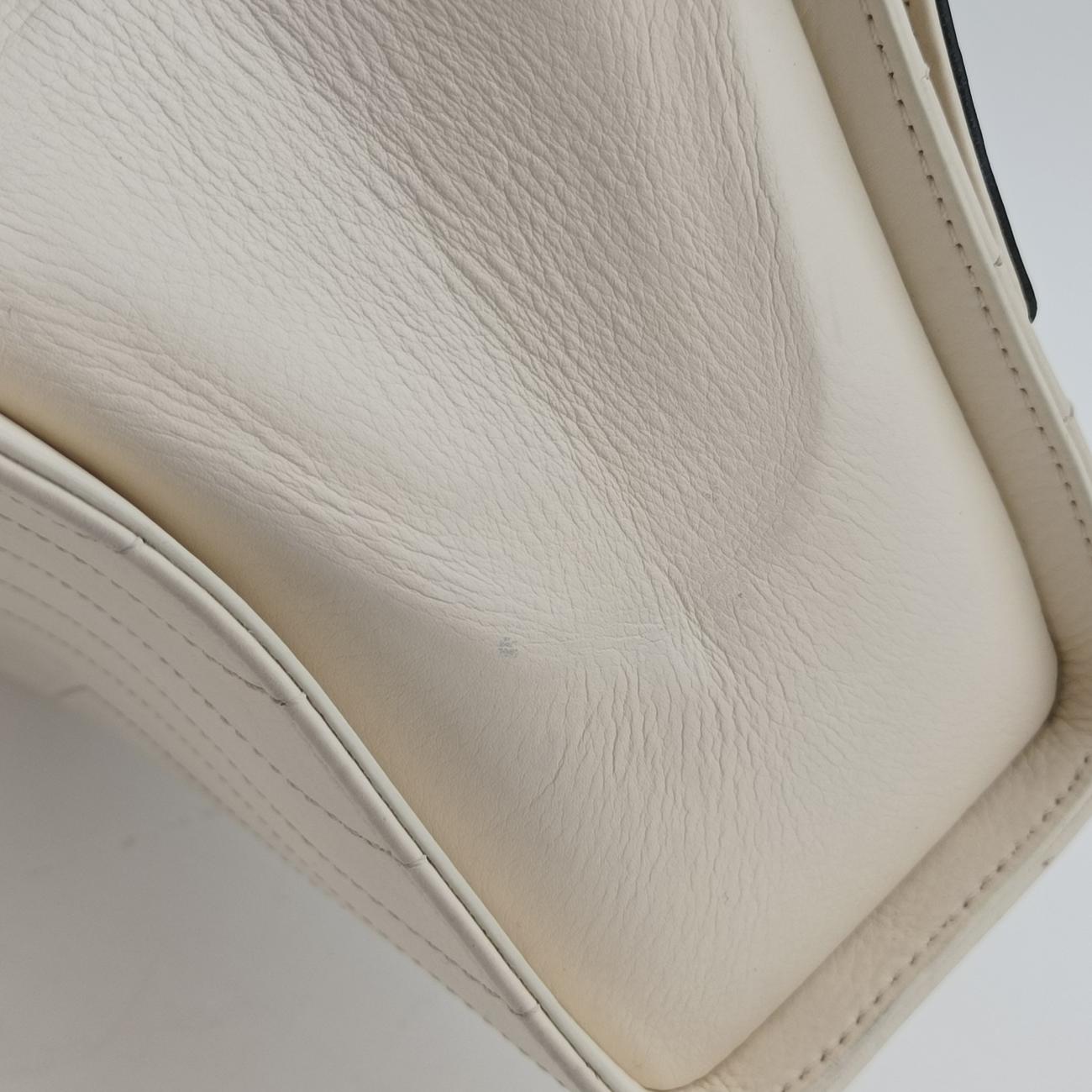 Chevron Quilted  SmallWhite x BlackLeather27211298シェブロンキルティングスモールホワイト×ブラックレザー27211298