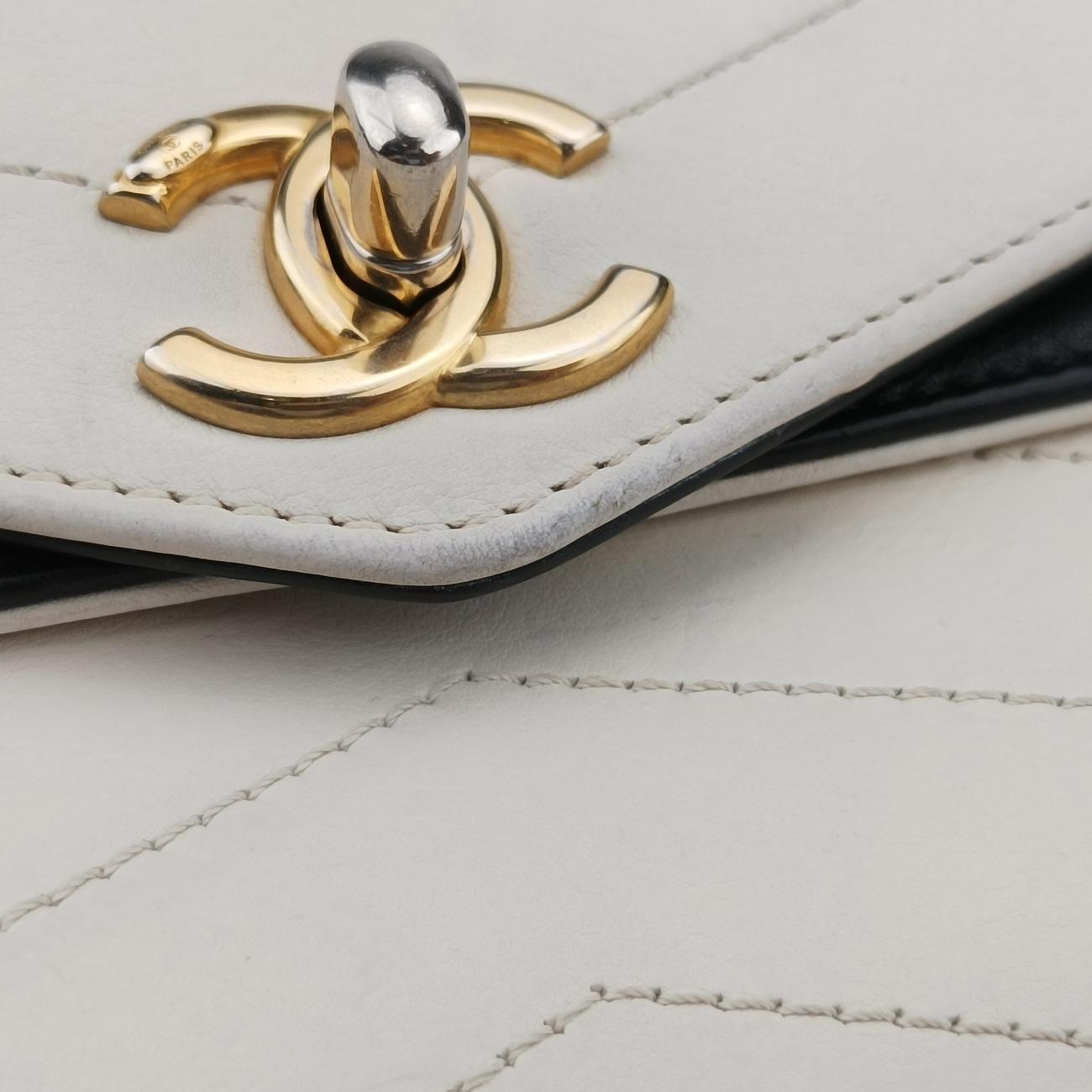 Chevron Quilted  SmallWhite x BlackLeather27211298シェブロンキルティングスモールホワイト×ブラックレザー27211298