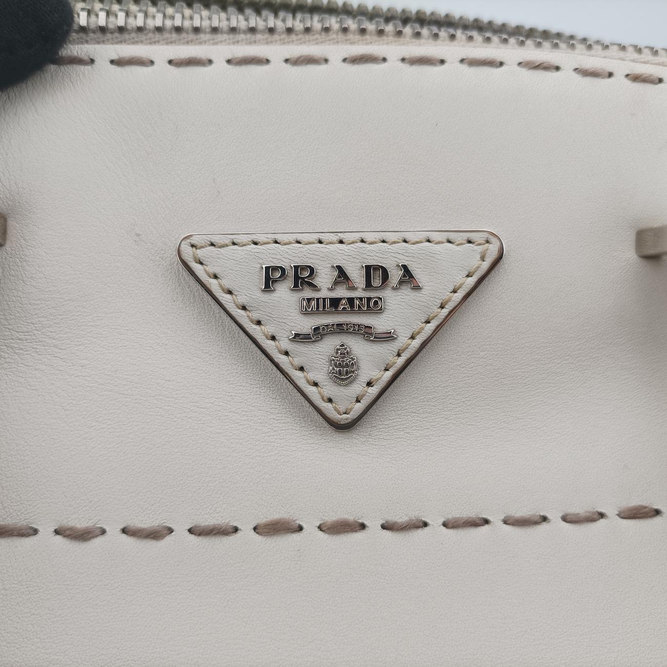 city Twin Pocket SatchelWhiteleatherBN2857208 31/Zシティ ツイン ポケット サッチェルホワイトレザーBN2857208 31/Z