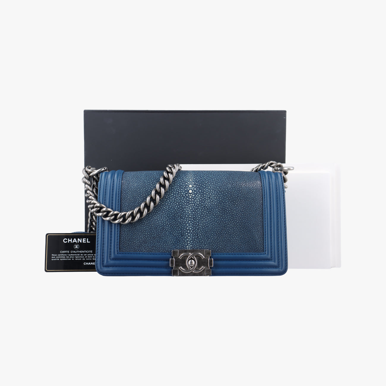 BOY CHANELBluePearlfish skin×leatherA6713816706579ボーイシャネルブルーパールフィッシュスキン×レザーA6713816706579