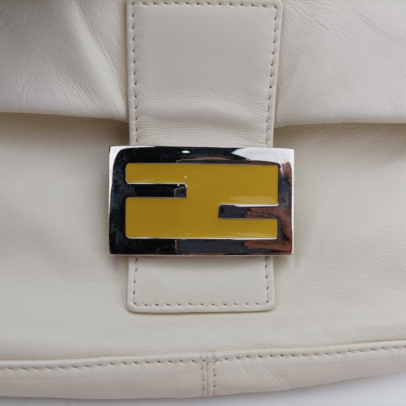 BaguetteWhitelambskin264242579-26424-008マンマバケットホワイトラムスキン264242579-26424-008