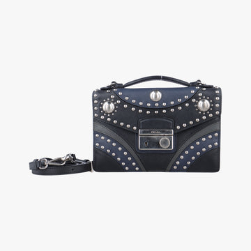 Studded CrossbodyBlack×NavySaffiano LeatherBT0970180スタッズクロスボディブラック×ネイビーサフィアーノレザーBT0970180
