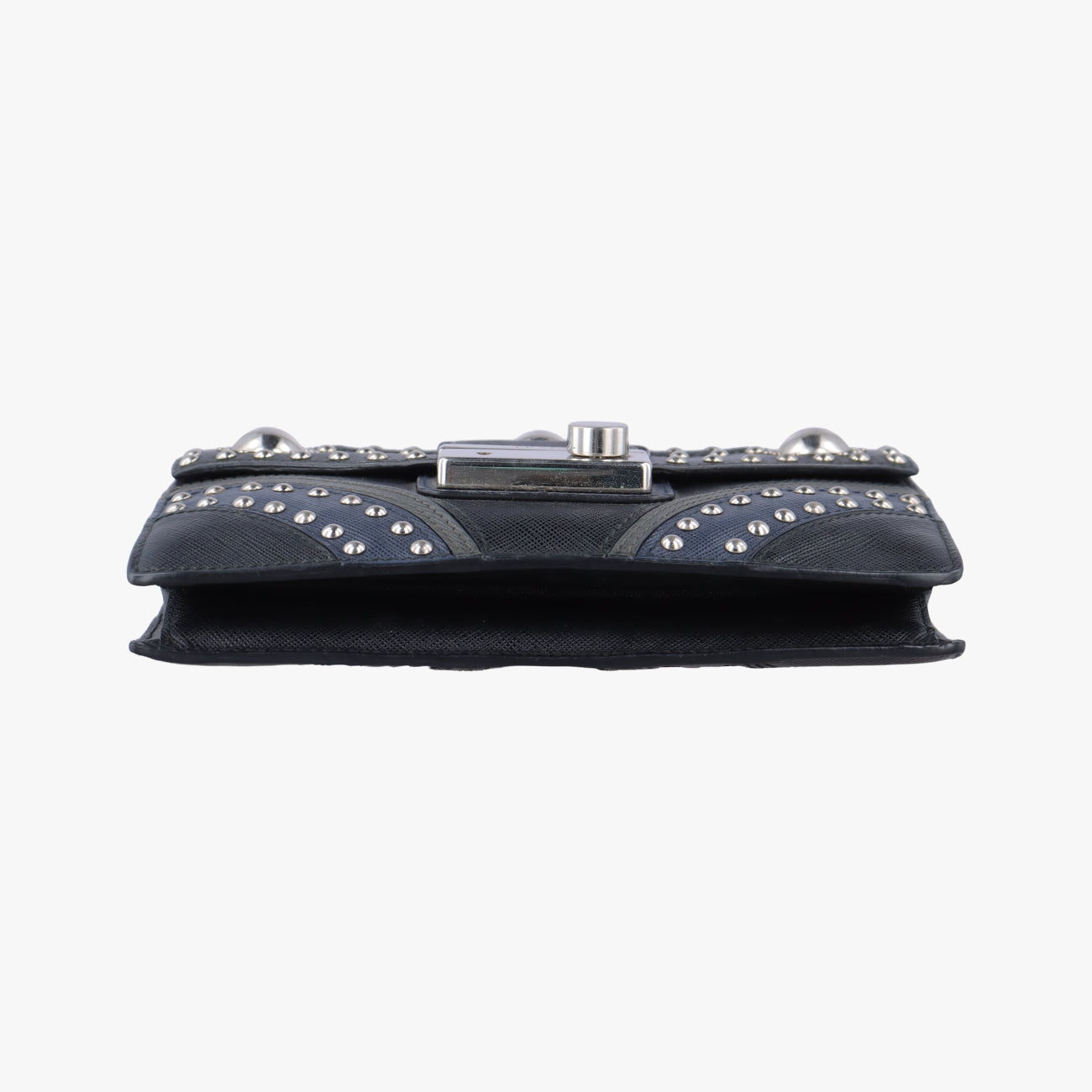 Studded CrossbodyBlack×NavySaffiano LeatherBT0970180スタッズクロスボディブラック×ネイビーサフィアーノレザーBT0970180