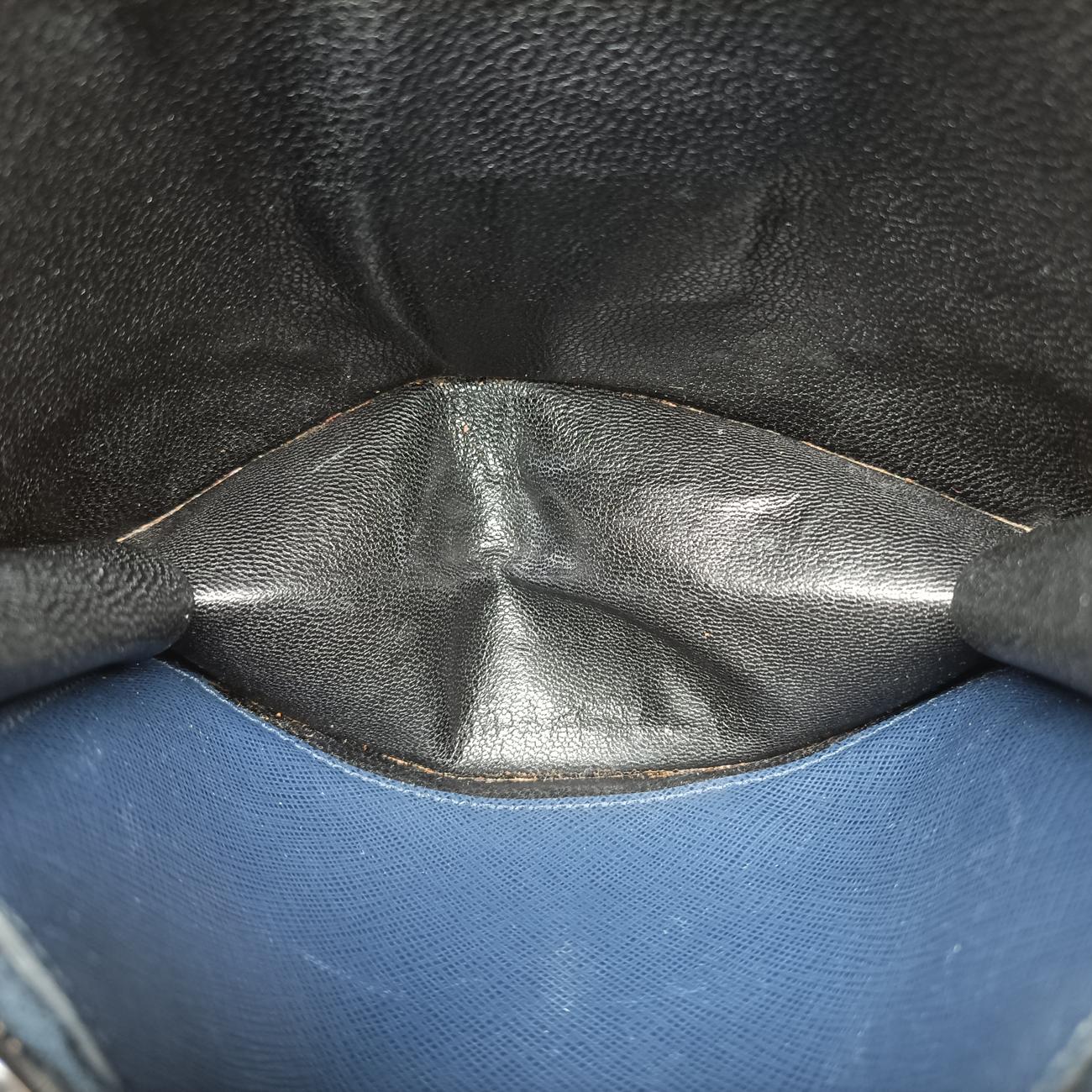 Studded CrossbodyBlack×NavySaffiano LeatherBT0970180スタッズクロスボディブラック×ネイビーサフィアーノレザーBT0970180