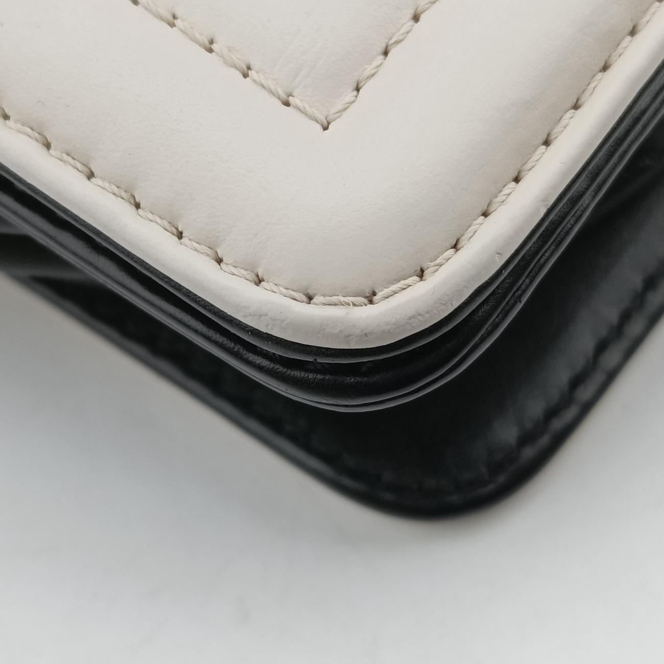 BOY CHANEL Black×white Leather A66713 15641012ボーイシャネル ブラック×ホワイト レザー A66713 15641012