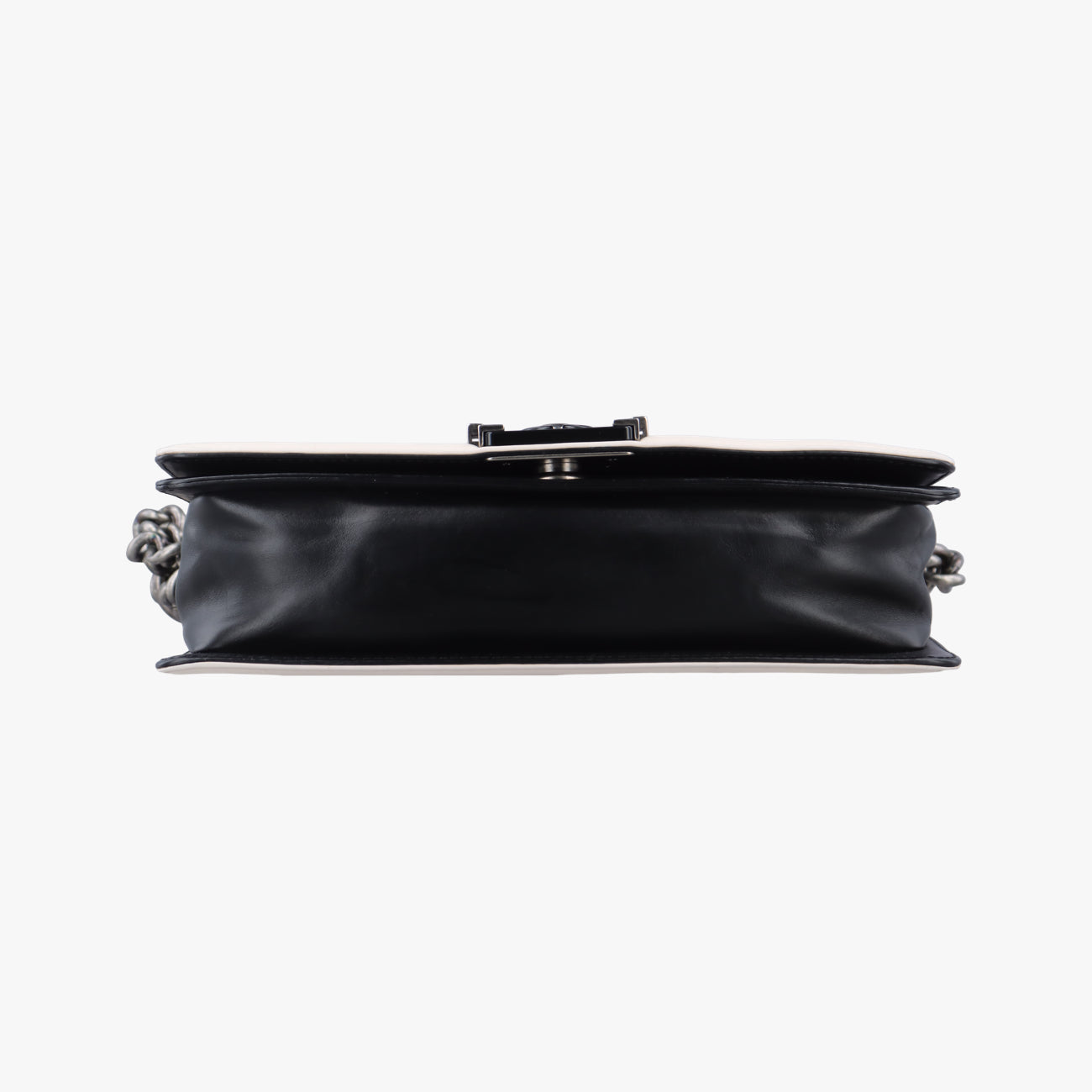 BOY CHANEL Black×white Leather A66713 15641012ボーイシャネル ブラック×ホワイト レザー A66713 15641012