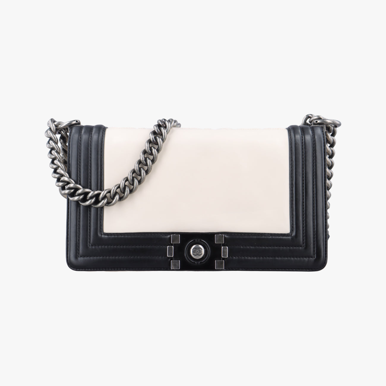 BOY CHANEL Black×white Leather 15641288ボーイシャネル ブラック×ホワイト レザー A66713 15641288