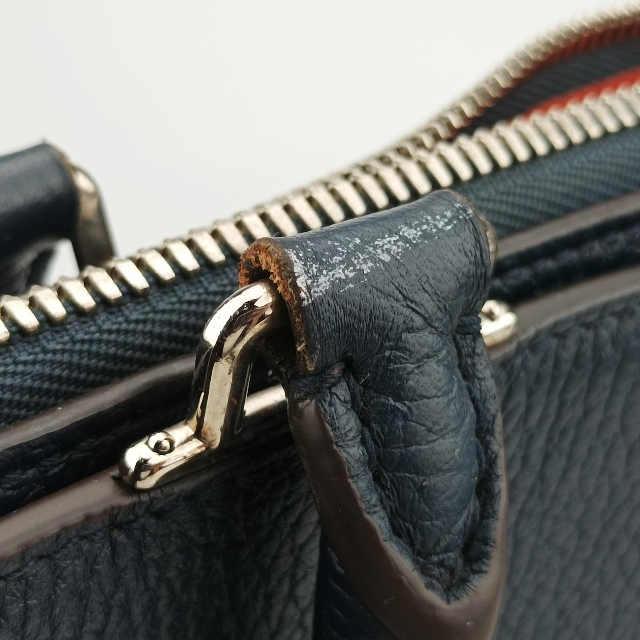 Armand Briefcase MM NAVY Taurillon leather M54380 UB2137アルマンド ブリーフケース MM ネイビー トリヨンレザー M54380 UB2137