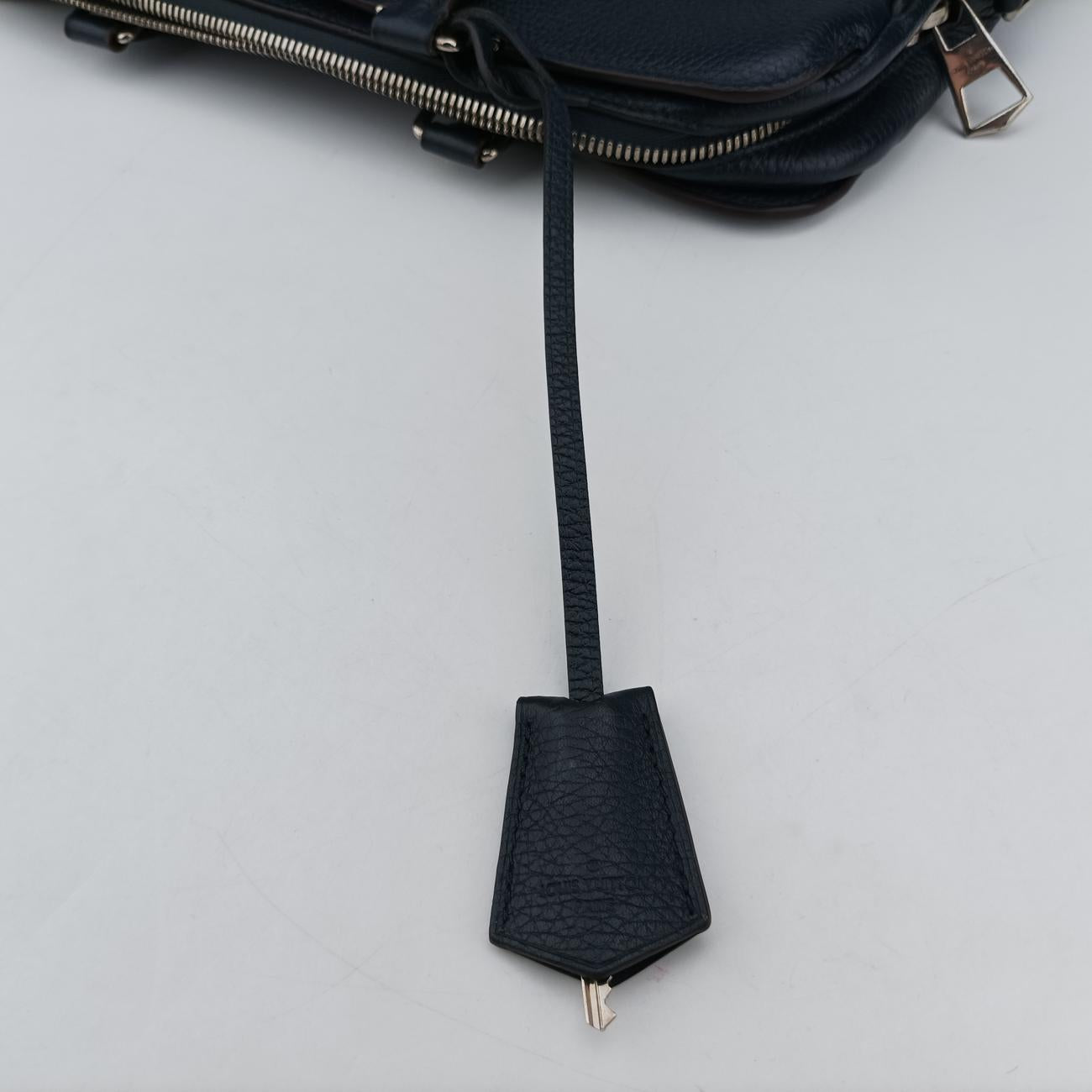 Armand Briefcase MM NAVY Taurillon leather M54380 UB2137アルマンド ブリーフケース MM ネイビー トリヨンレザー M54380 UB2137