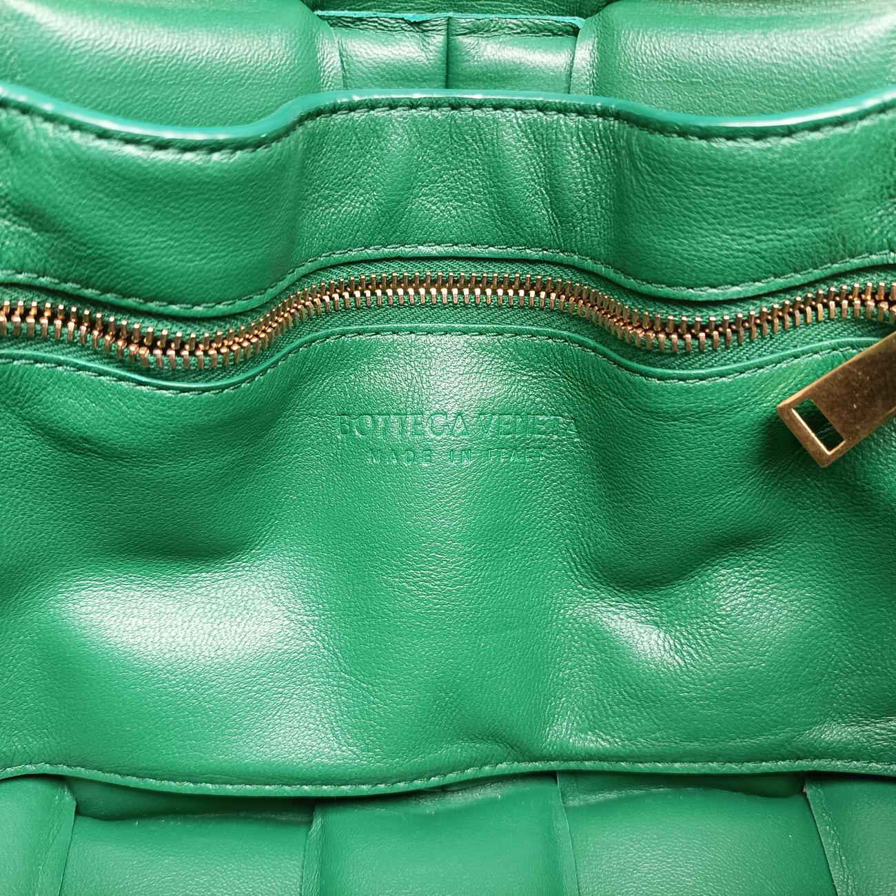 The Chain Cassette Green lambskin B09392158Tザ チェーン カセット グリーン ラムスキン B09392158T