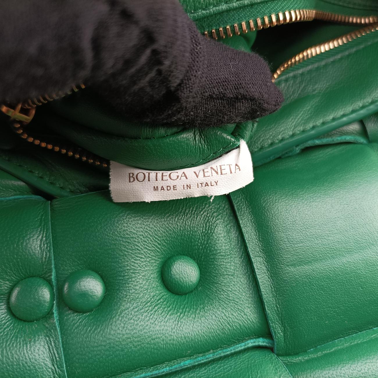 The Chain Cassette Green lambskin B09392158Tザ チェーン カセット グリーン ラムスキン B09392158T