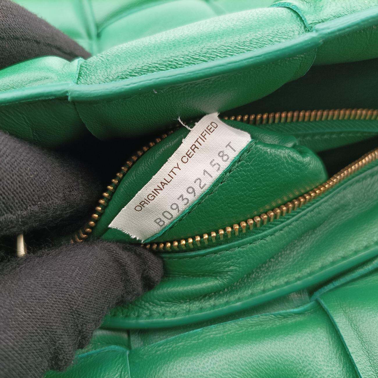 The Chain Cassette Green lambskin B09392158Tザ チェーン カセット グリーン ラムスキン B09392158T
