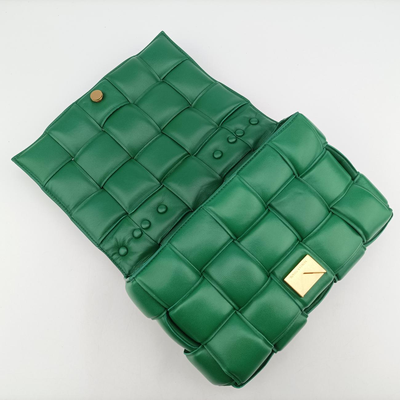 The Chain Cassette Green lambskin B09392158Tザ チェーン カセット グリーン ラムスキン B09392158T