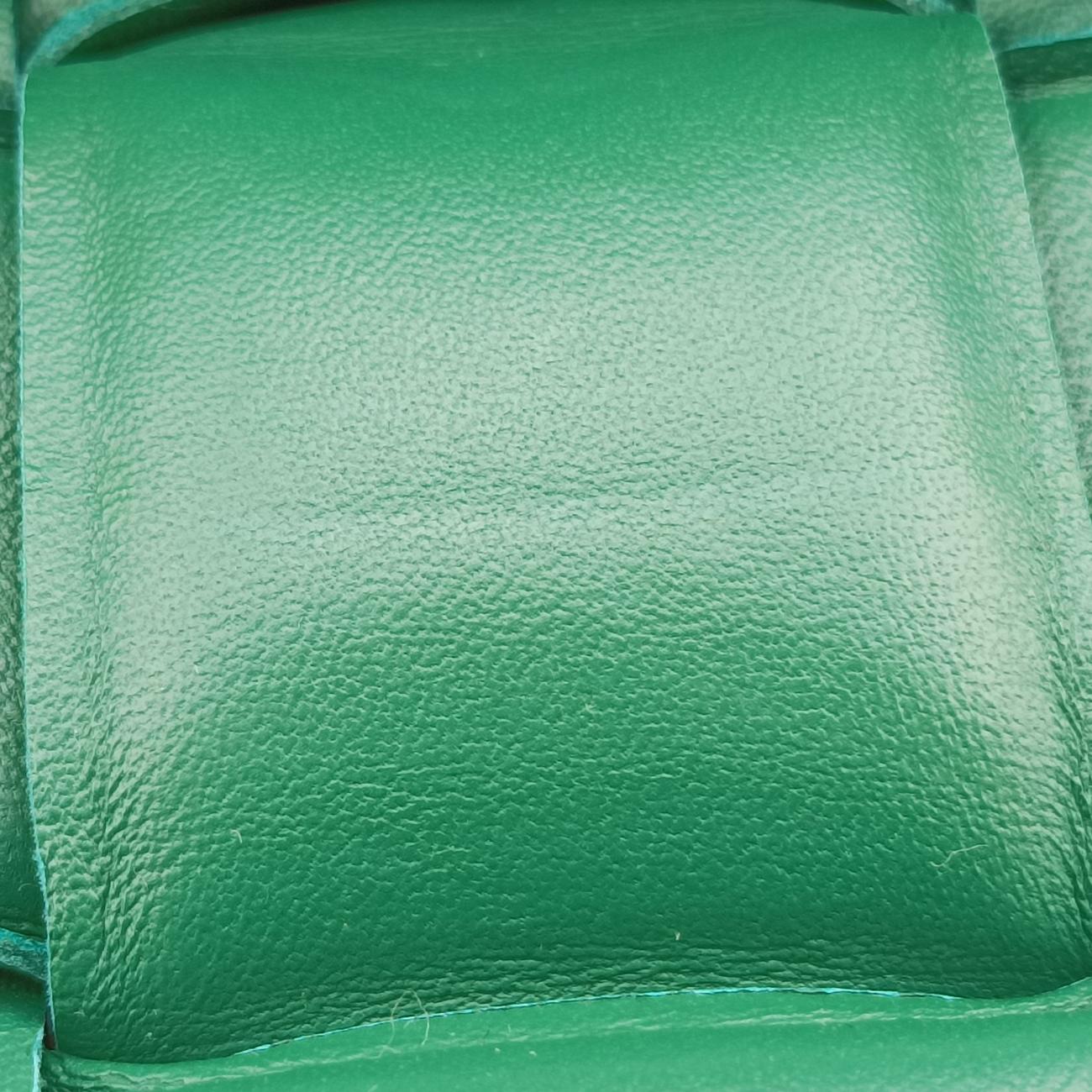 The Chain Cassette Green lambskin B09392158Tザ チェーン カセット グリーン ラムスキン B09392158T