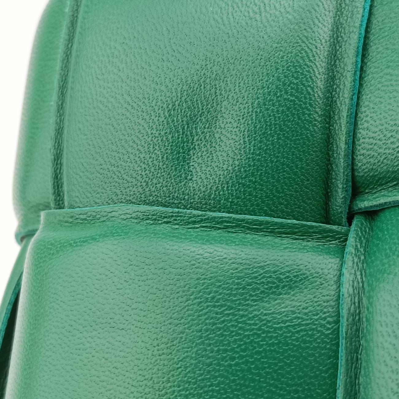 The Chain Cassette Green lambskin B09392158Tザ チェーン カセット グリーン ラムスキン B09392158T