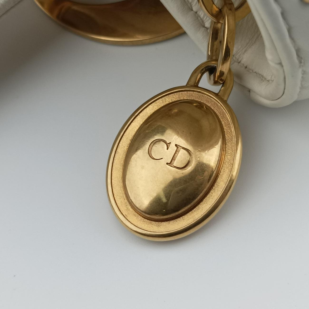 Lady Dior White Leather 16-BO-0117レディディオール ホワイト レザー 16-BO-0117