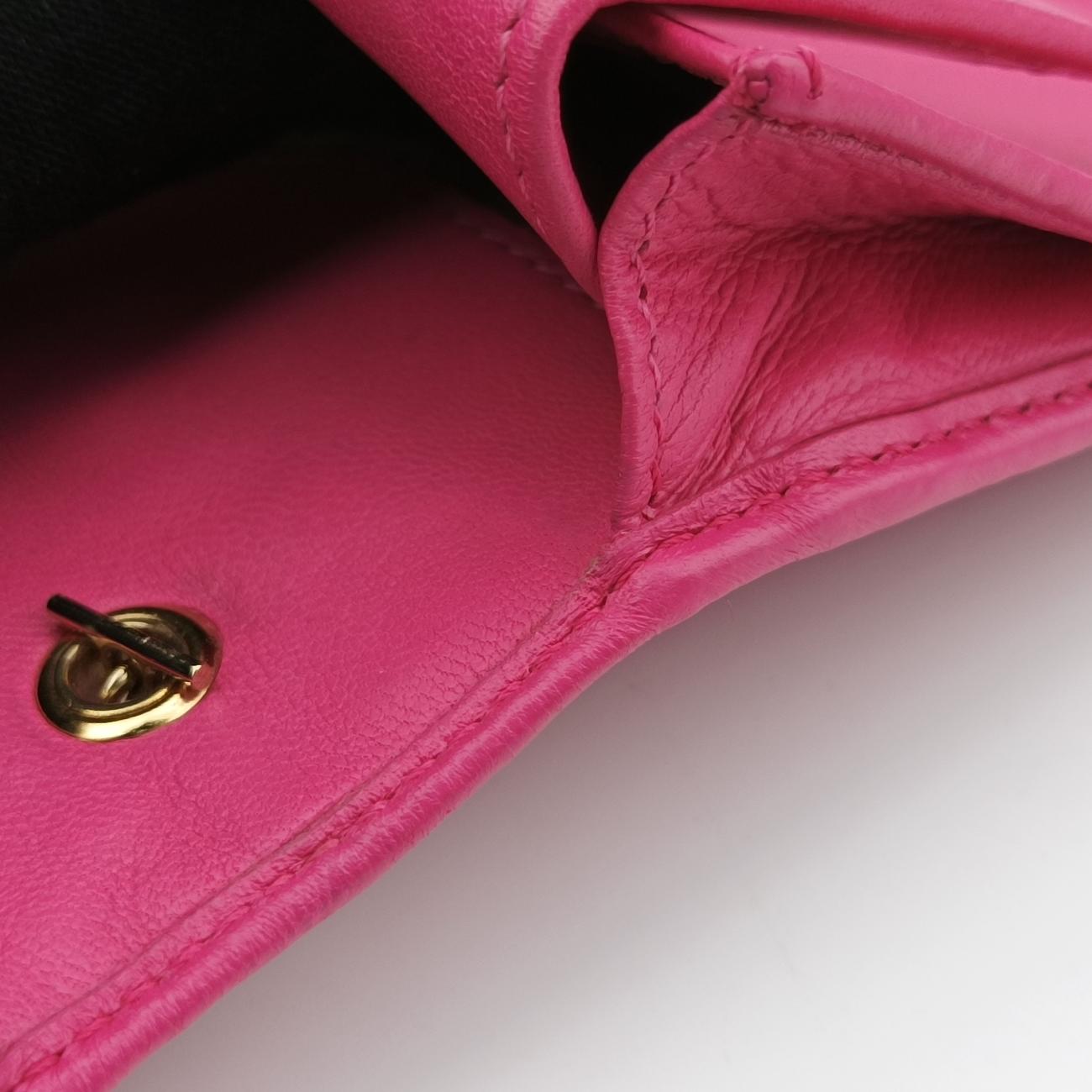 Embossed Logo Rose Leather 8M0219 2401-8M0219-YMY-089エンボス ロゴ ローズ レッド レザー 8M0219 2401-8M0219-YMY-089