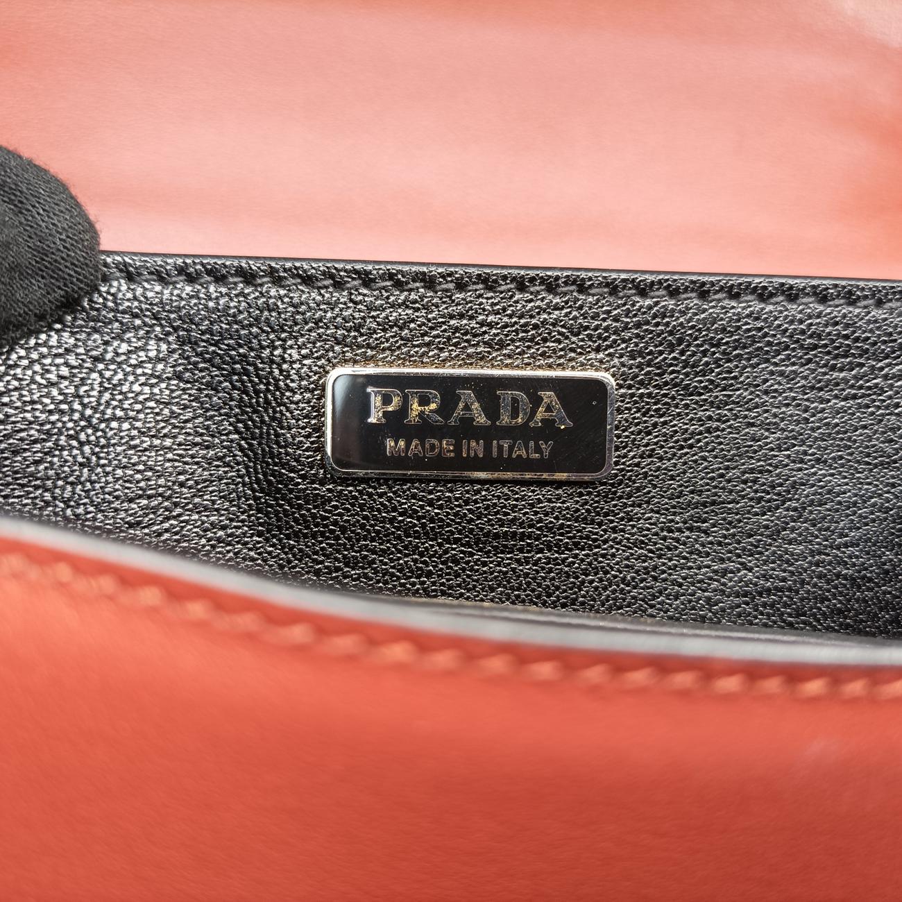 Cahier Red×black Leather 1BD045 25カイエ レッド×ブラック レザー 1BD045 25