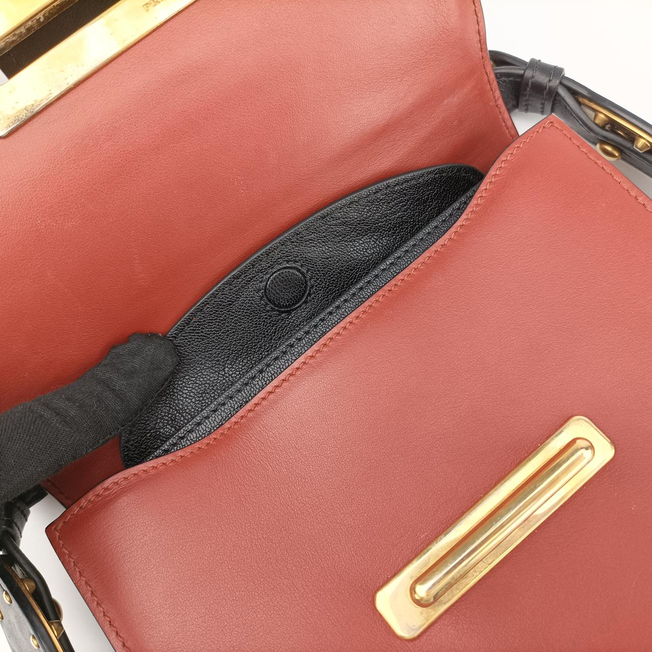 Cahier Red×black Leather 1BD045 25カイエ レッド×ブラック レザー 1BD045 25