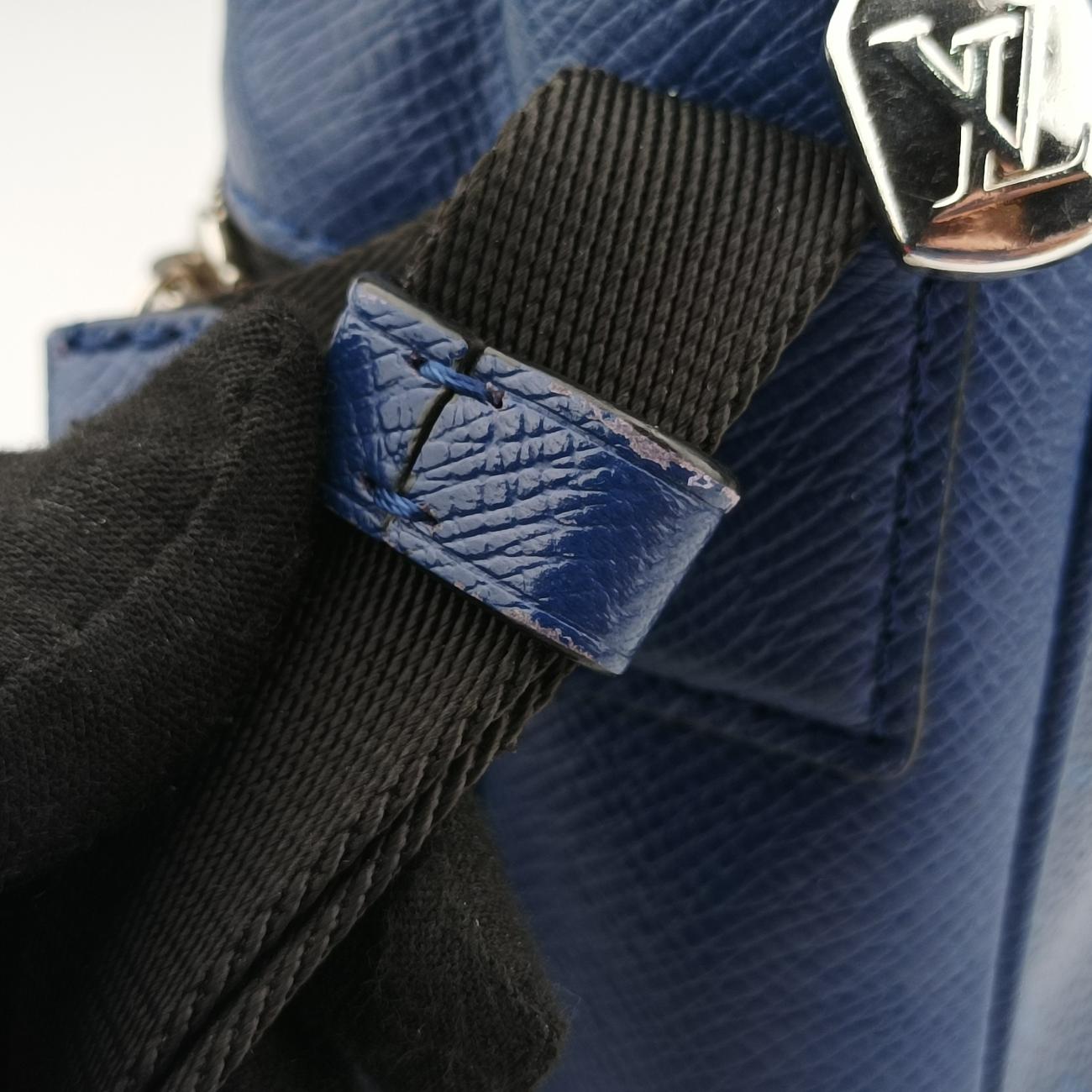 Outdoor Messenger PM cobalt Taiga Leather x Monogram Canvas M30242 FO3179アウトドアメッセンジャーPM コバルト タイガ レザー×モノグラム キャンバス M30242 FO3179