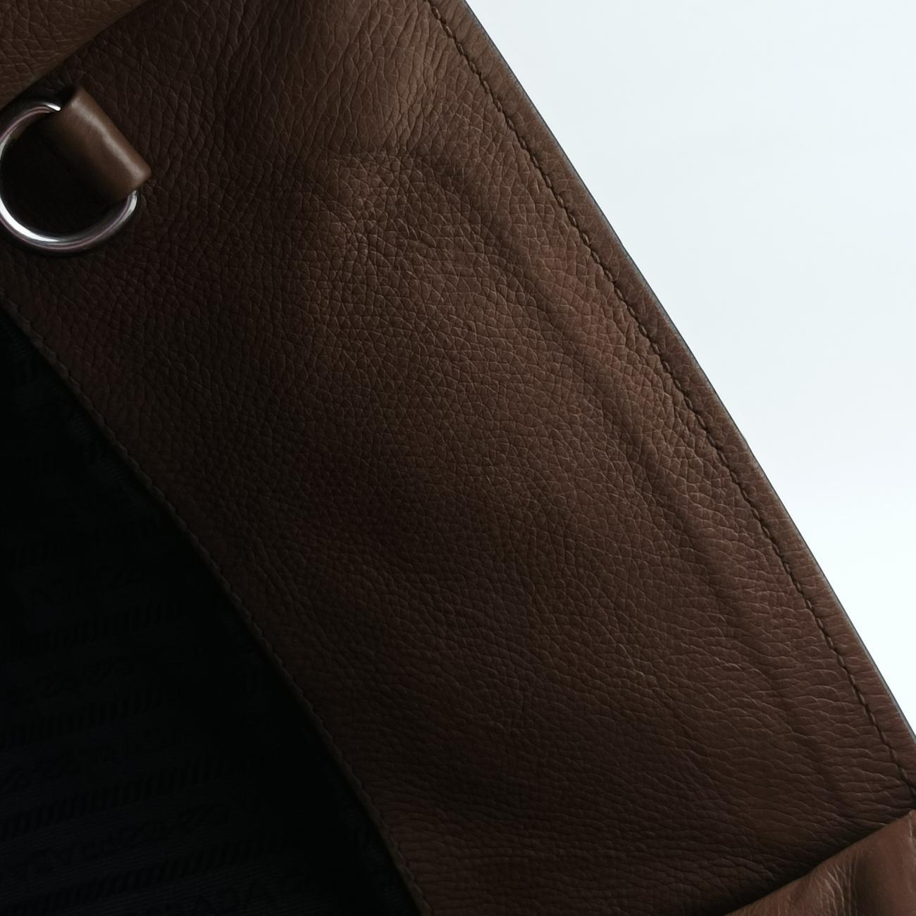 Twin Pocket Winged Tote Brown leather BN2619 7 Bツイン ポケット ウィング トート ブラウン レザー BN2619 7 B