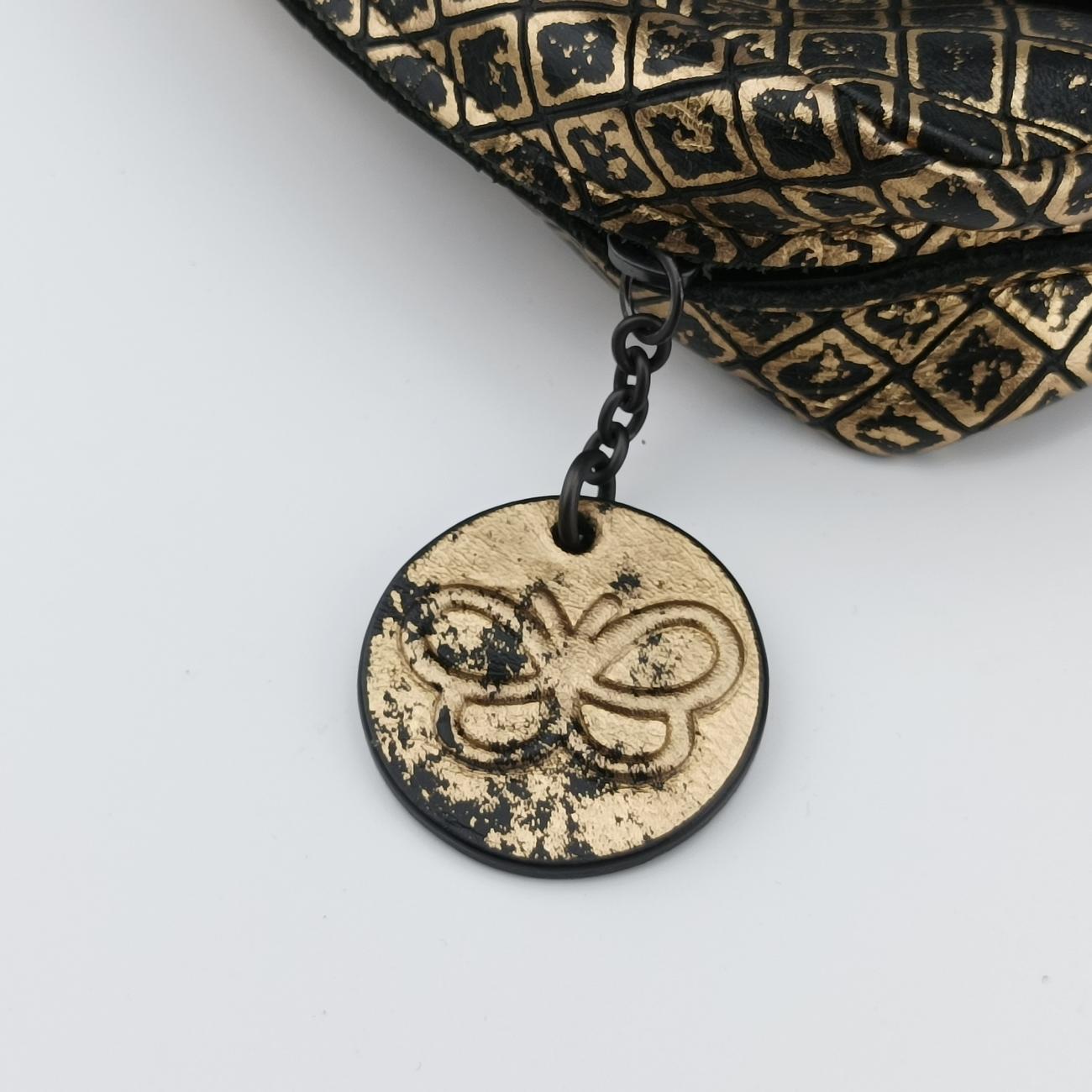 Intrecciomirage Butterfly Charm Black×golden Leather B00957186Bイントレッチミラージュ バタフライ チャーム ブラック×ゴールド レザー B00957186B