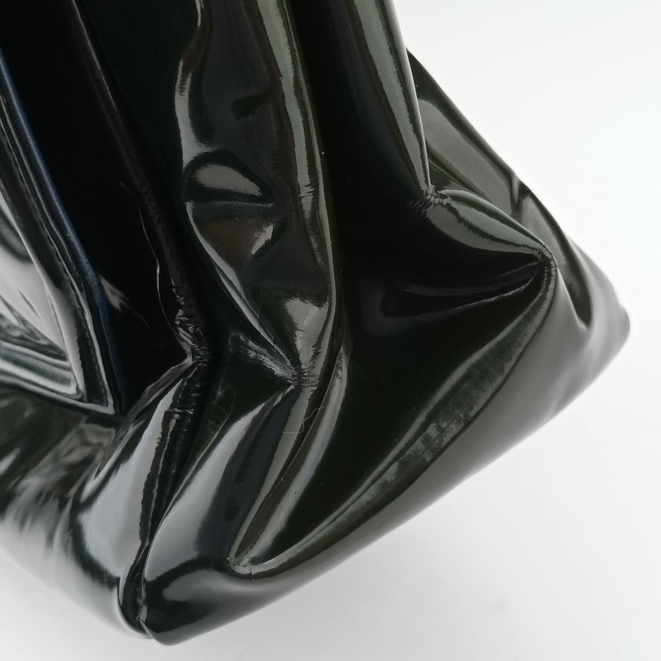 Chain Flap black Patent A46823 12688238チェーンフラップ ブラック パテント A46823 12688238