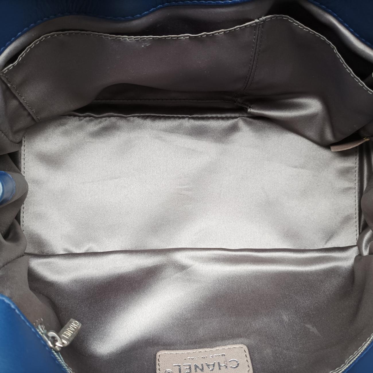 Chain Flap black Patent A46823 12688238チェーンフラップ ブラック パテント A46823 12688238