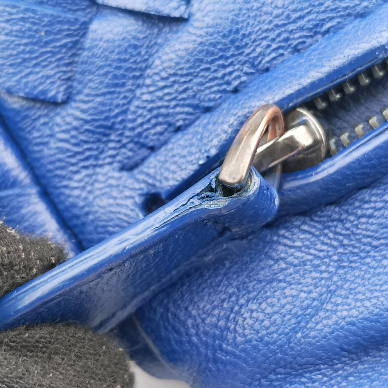 Intrecciato Blue lambskin B06894637Fイントレチャート ブルー ラムスキン B06894637F