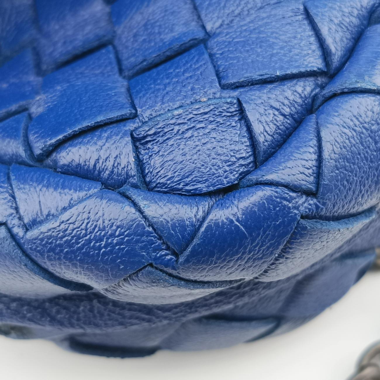 Intrecciato Blue lambskin B06894637Fイントレチャート ブルー ラムスキン B06894637F